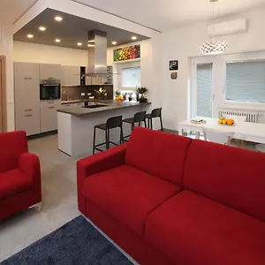  Apartament Turistico Laura
